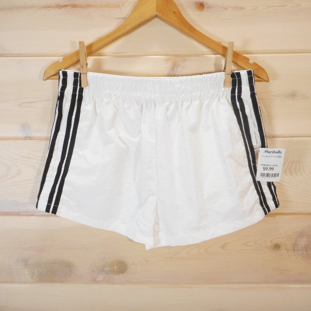 NWT Love Tree Shorts Junior's size Large White with Black Stripes Pockets Nylon